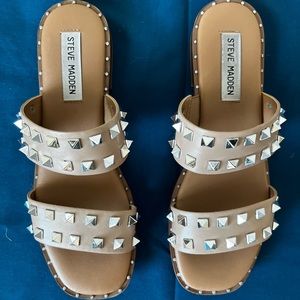 Steve Madden flat sandals